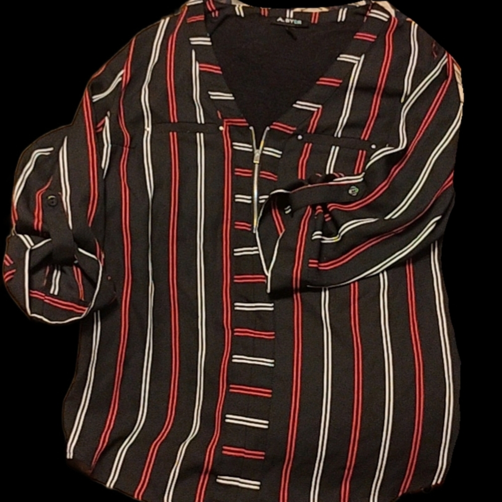 A Byer Black and Red 3/4 Sleeve Buttoned Blouse